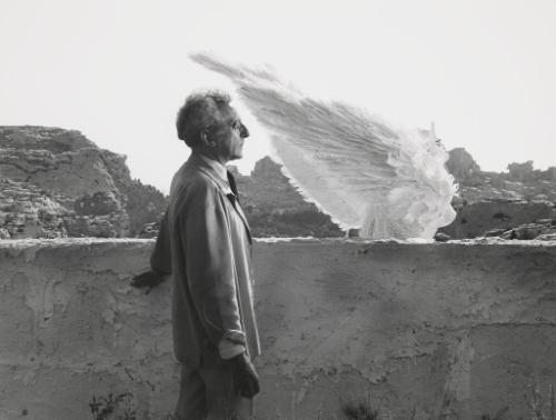 Jean Cocteau et le Sphinx, Les Baux, 1959 (Jean Cocteau and the Sphinx, Les Baux, 1959)