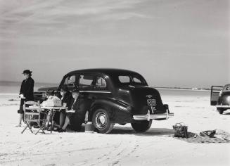 Guests of Sarasota trailer park, Sarasota, Florida, picnicking at the beach